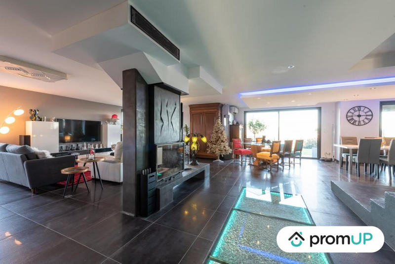 Maison - 260 m² - 7 pièces