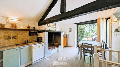 Maison - 244 m² - 9 pièces