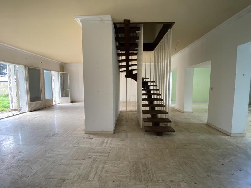 Maison - 220 m² - 8 pièces