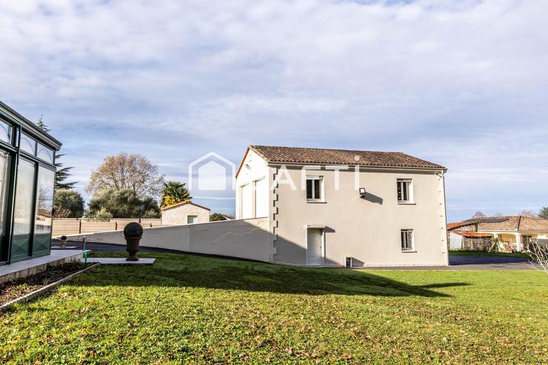 Villa - 232 m² - 8 pièces