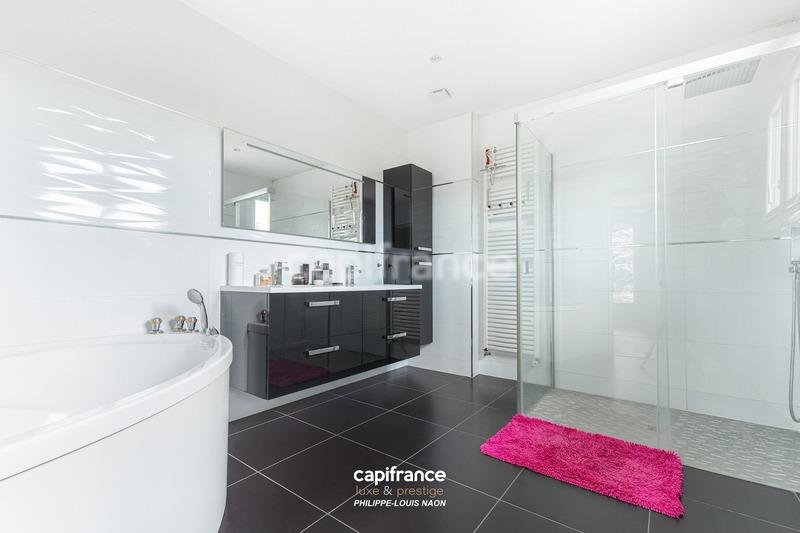 Maison - 196 m² - 8 pièces