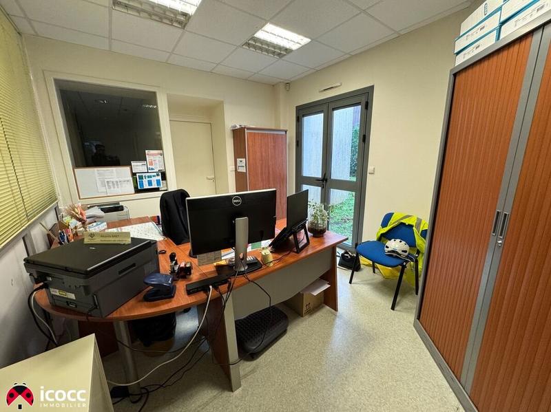 Local d'activités - 320 m² - 15 pièces