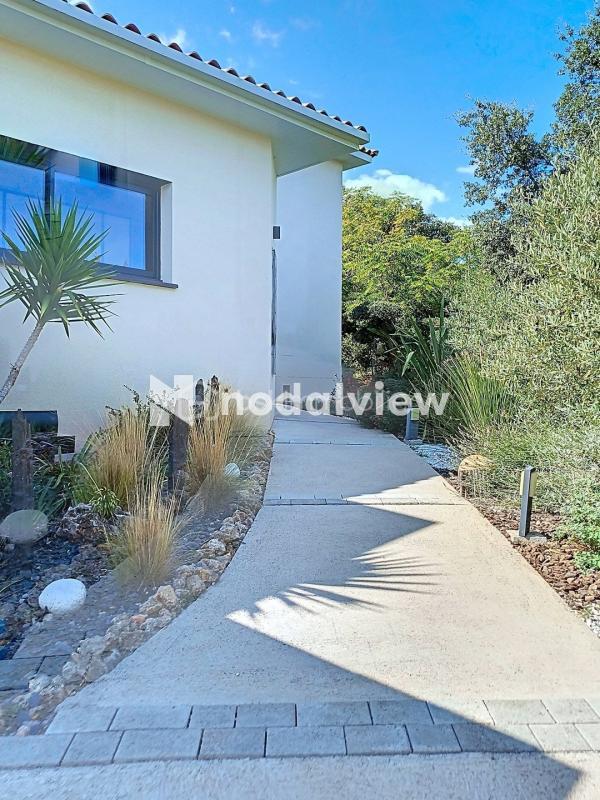 Villa - 220 m² - 8 pièces