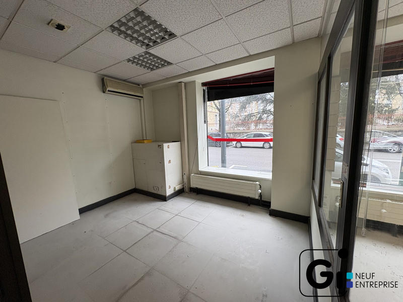 Local commercial - 90 m² - 4 pièces