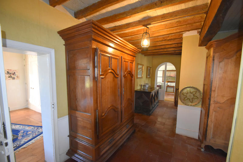 Maison - 270 m² - 8 pièces