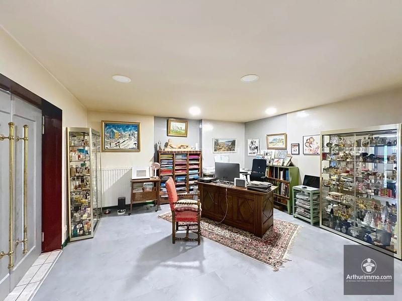 Maison - 308 m² - 8 pièces