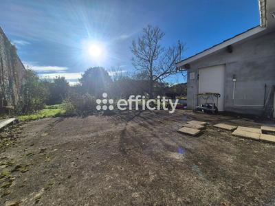 Maison - 235 m² - 9 pièces