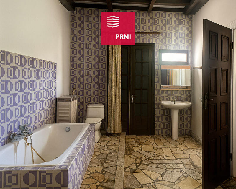 Maison - 250 m² - 6 pièces