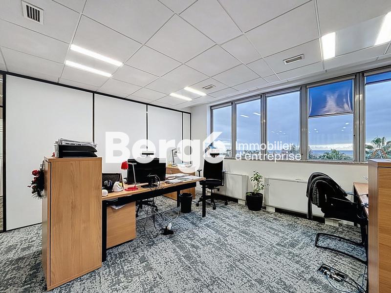 Bureau - 251 m²