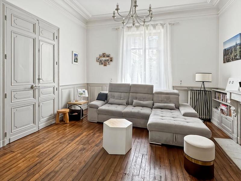 Maison - 220 m² - 8 pièces