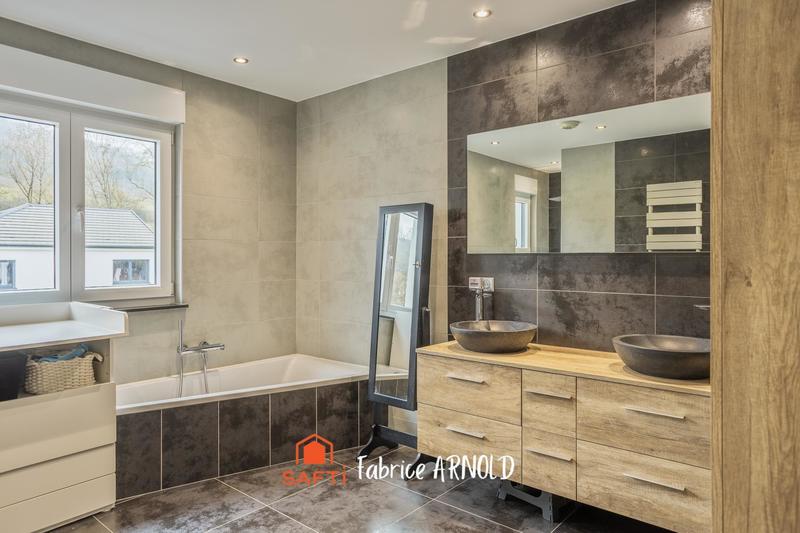 Maison - 111 m² - 5 pièces