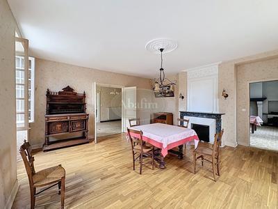 Maison - 298 m² - 6 pièces