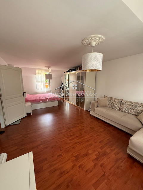 Maison - 234 m² - 6 pièces