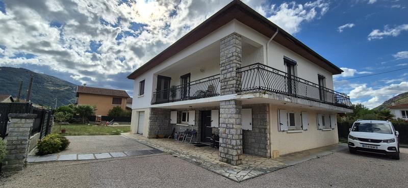 Maison - 200 m² - 8 pièces