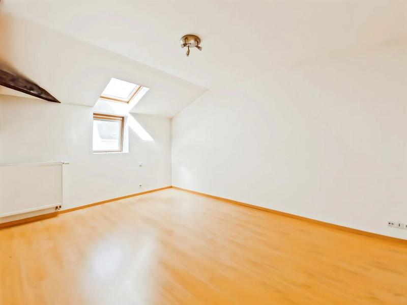 Maison - 190 m² - 12 pièces