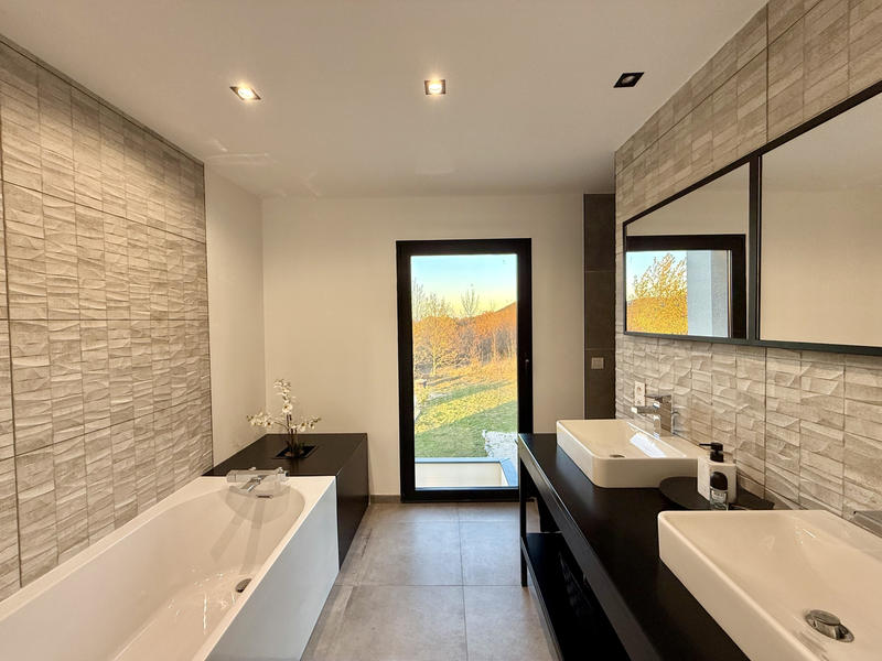 Villa - 300 m² - 9 pièces