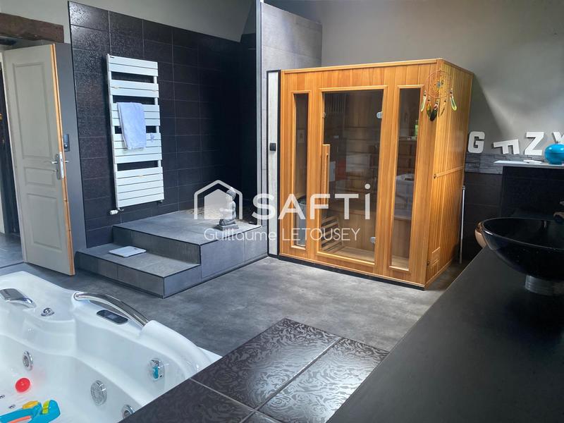 Maison - 228 m² - 8 pièces