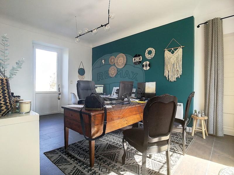 Maison - 232 m² - 6 pièces