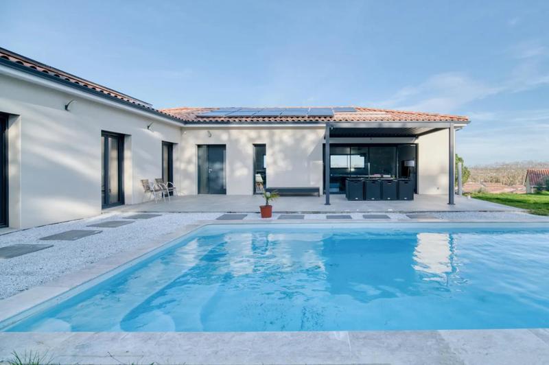 Maison - 220 m² - 7 pièces