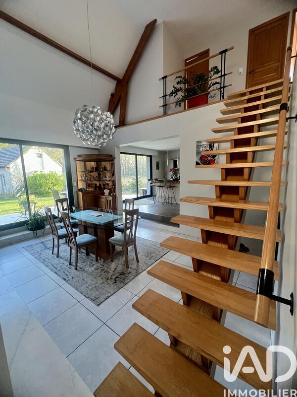 Maison - 232 m² - 7 pièces