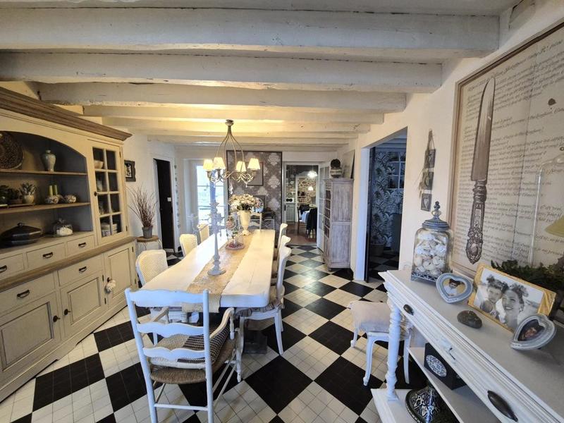 Maison - 312 m² - 12 pièces