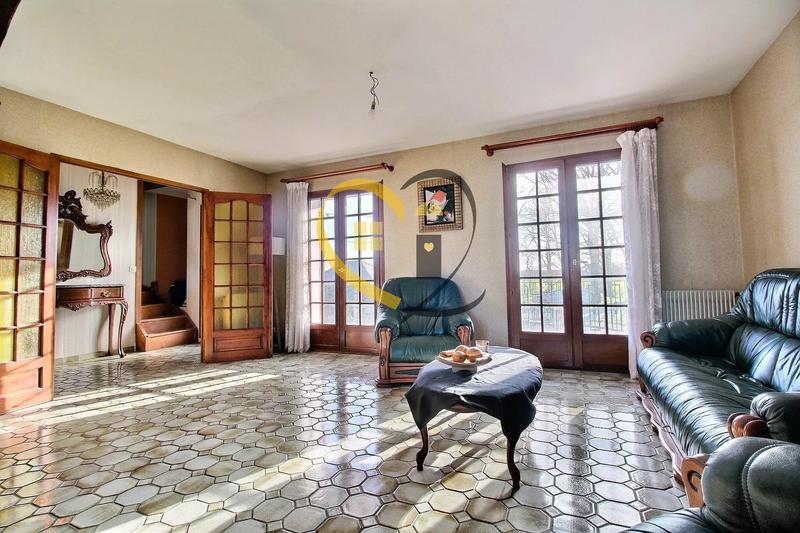 Maison - 221 m² - 8 pièces