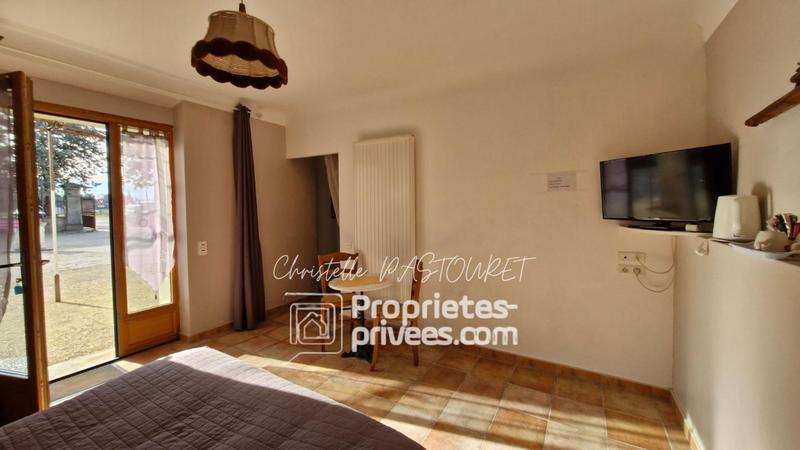 Propriété - 900 m² - 28 pièces