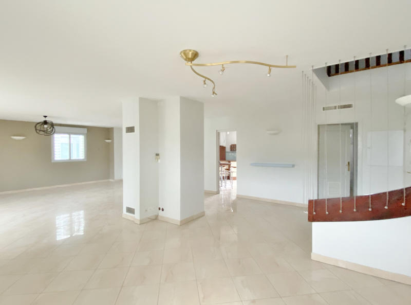 Appartement - 185 m² - 5 pièces