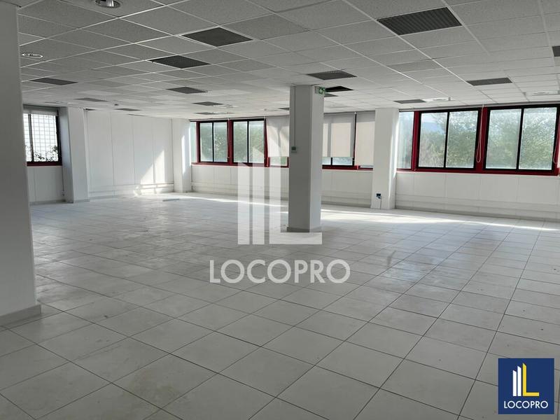 Bureau - 757 m²