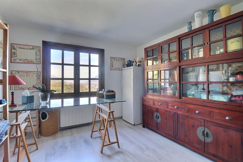 Demeure - 252 m² - 8 pièces