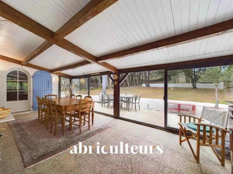 Villa - 235 m² - 8 pièces