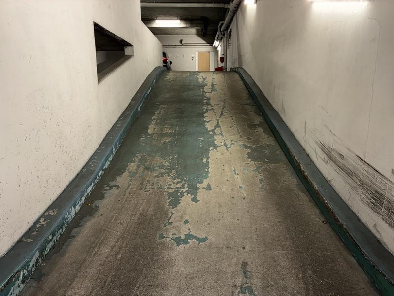 Parking / Garage - 12 m²