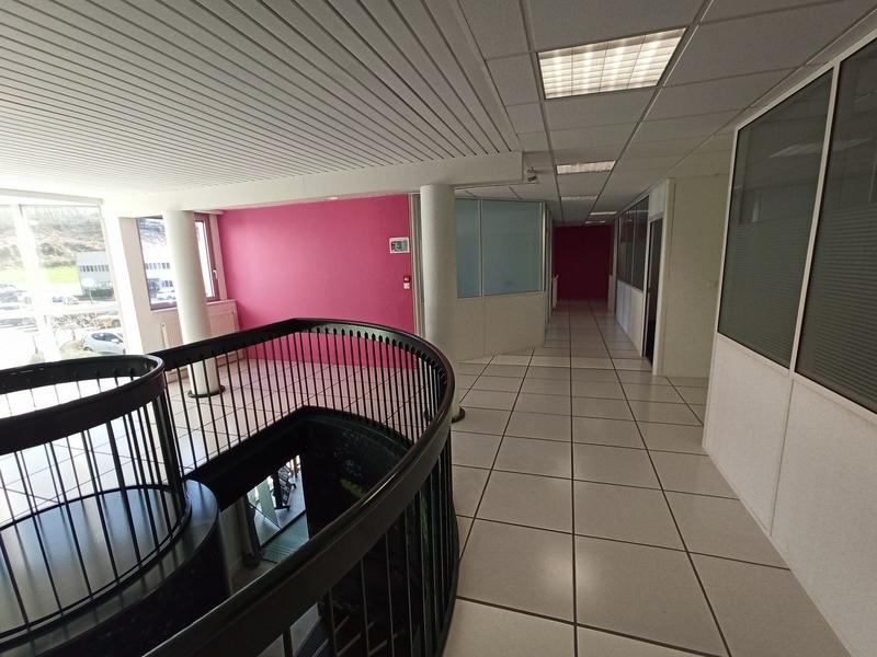 Bureau - 1 700 m²