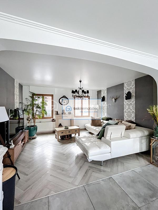 Maison traditionnelle - 345 m² - 6 pièces