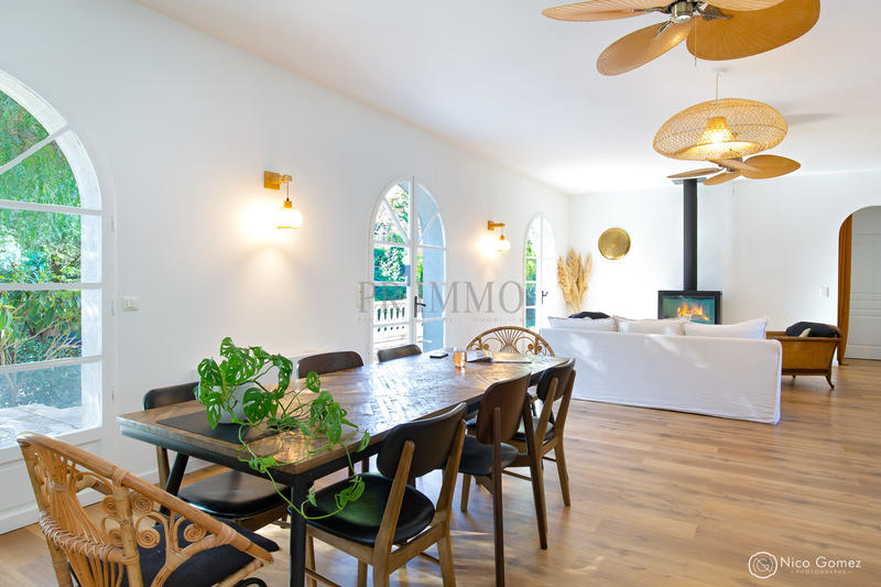 Villa - 273 m² - 8 pièces