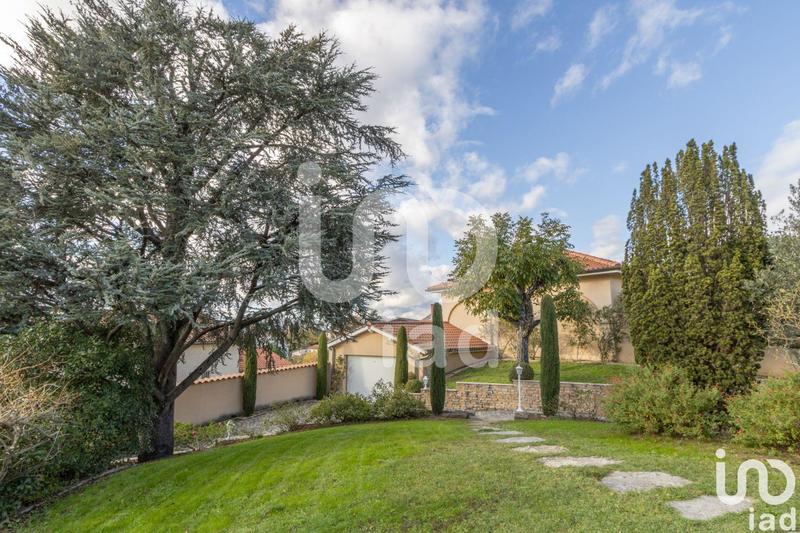 Maison - 284 m² - 6 pièces