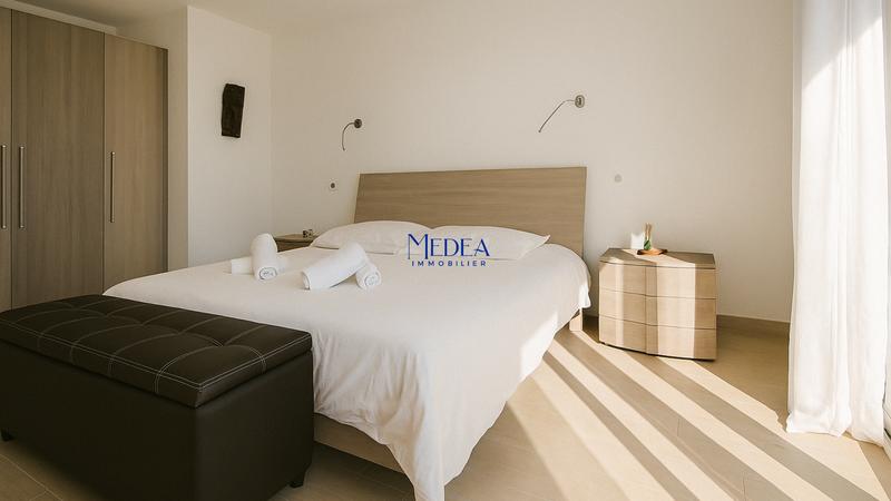 Villa - 340 m² - 10 pièces