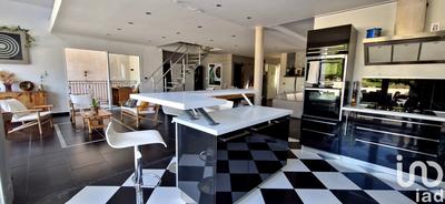 Maison - 240 m² - 7 pièces