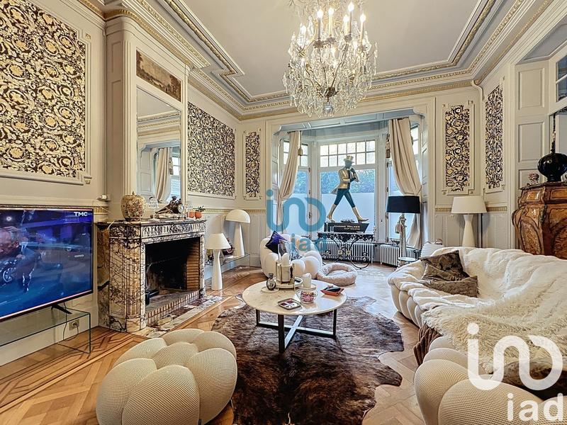 Maison - 280 m² - 10 pièces