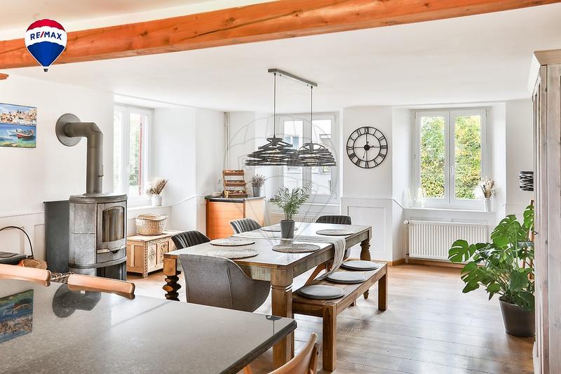 Maison - 243 m² - 7 pièces