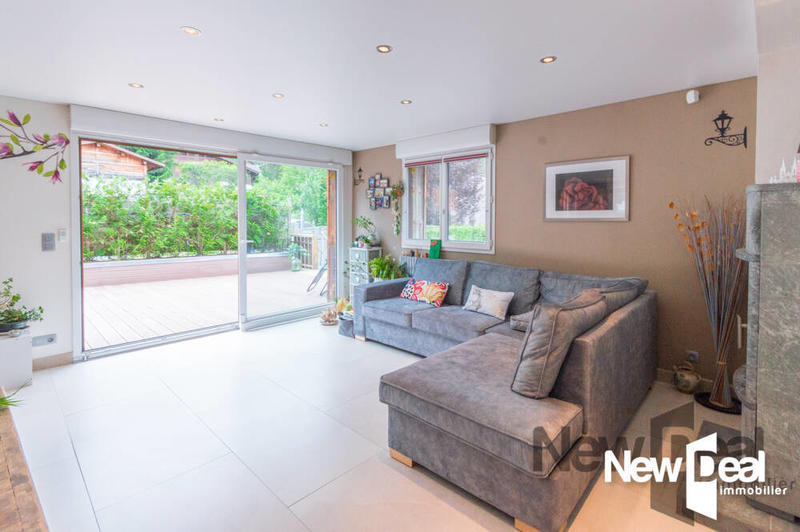 Maison - 250 m² - 6 pièces