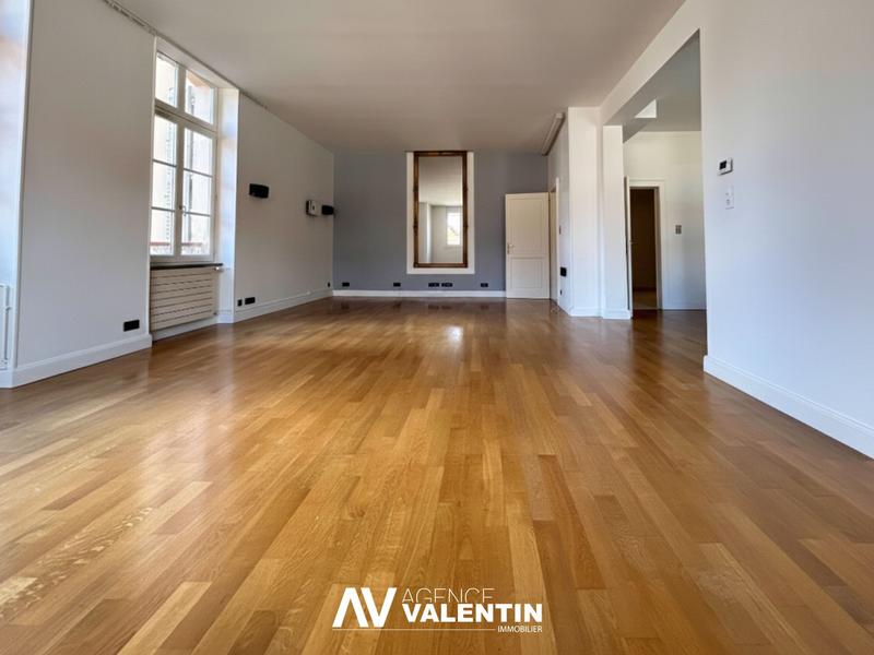 Appartement - 165 m² - 6 pièces