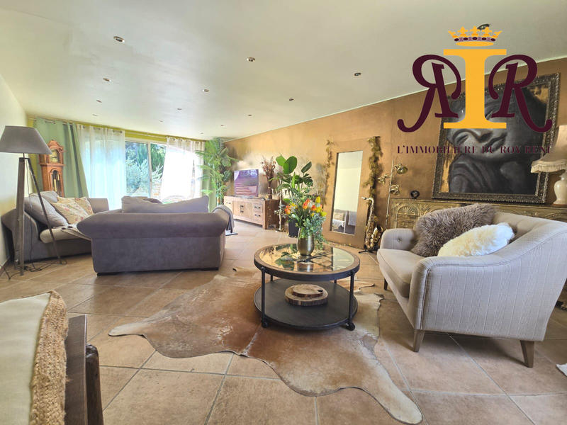 Maison - 334 m² - 10 pièces