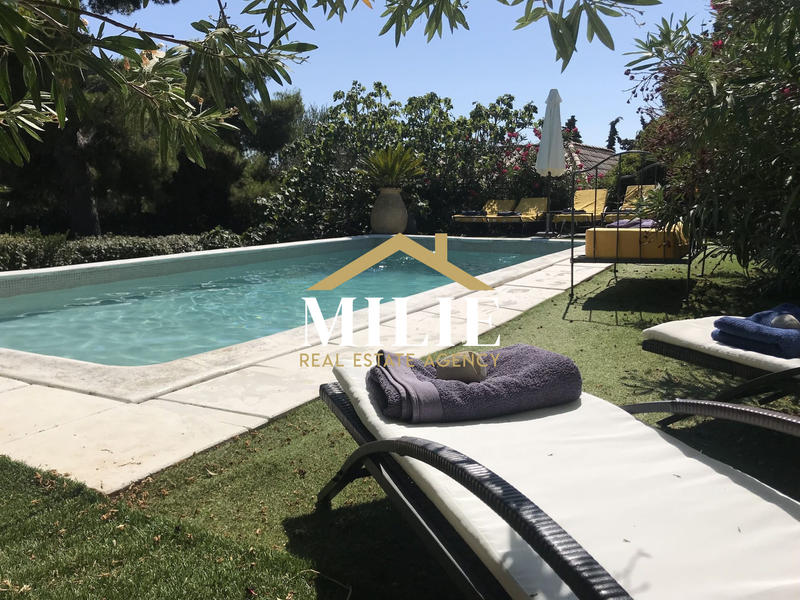 Villa - 245 m² - 7 pièces