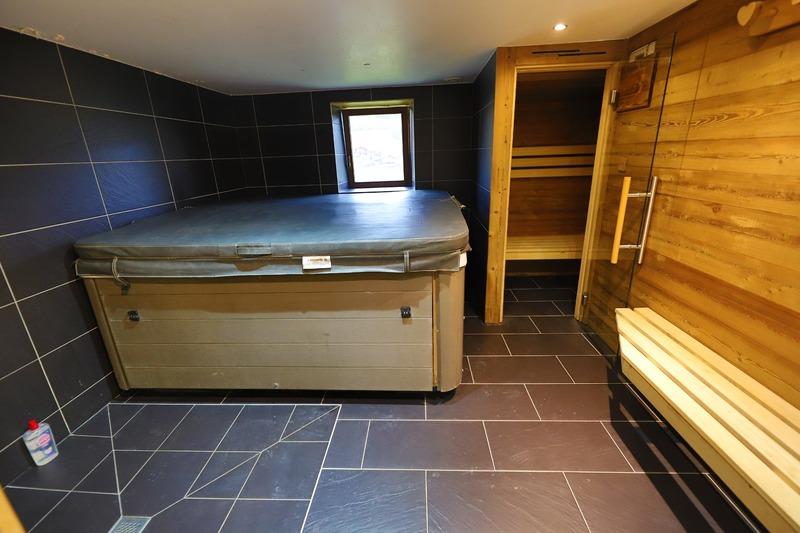 Maison en pierre - 284 m² - 9 pièces