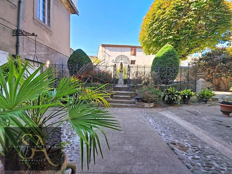 Immeuble - 1 100 m² - 15 pièces