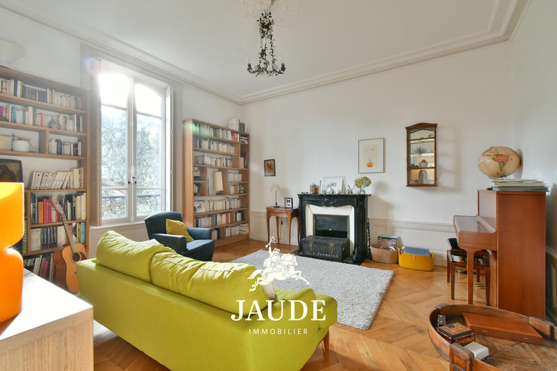 Appartement - 236 m² - 9 pièces