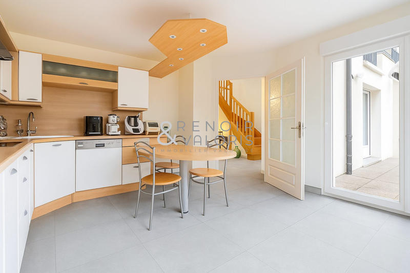 Maison - 269 m² - 7 pièces