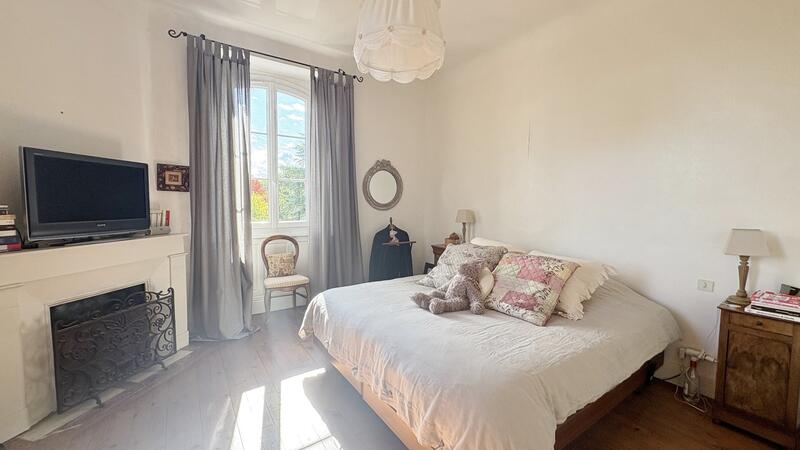 Maison - 270 m² - 8 pièces