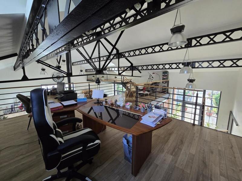 Maison - 295 m² - 9 pièces